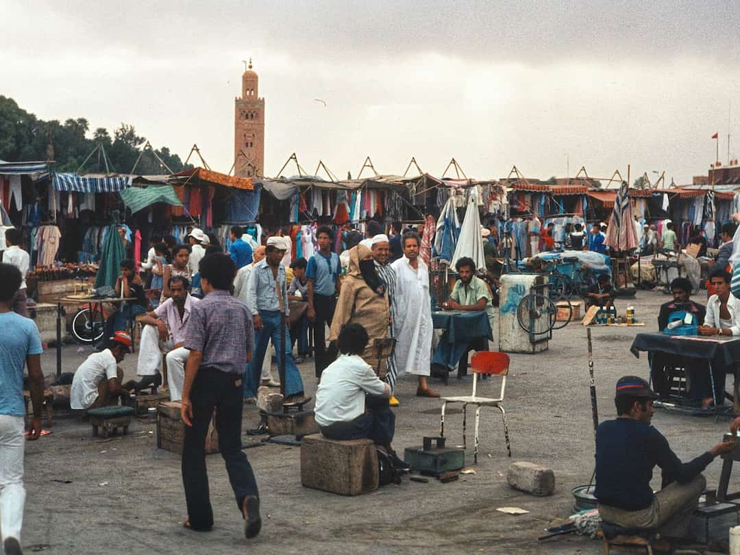 Djemna El Fna, das quirlige Zentrum im Souk von Marrakesh in Marokko
