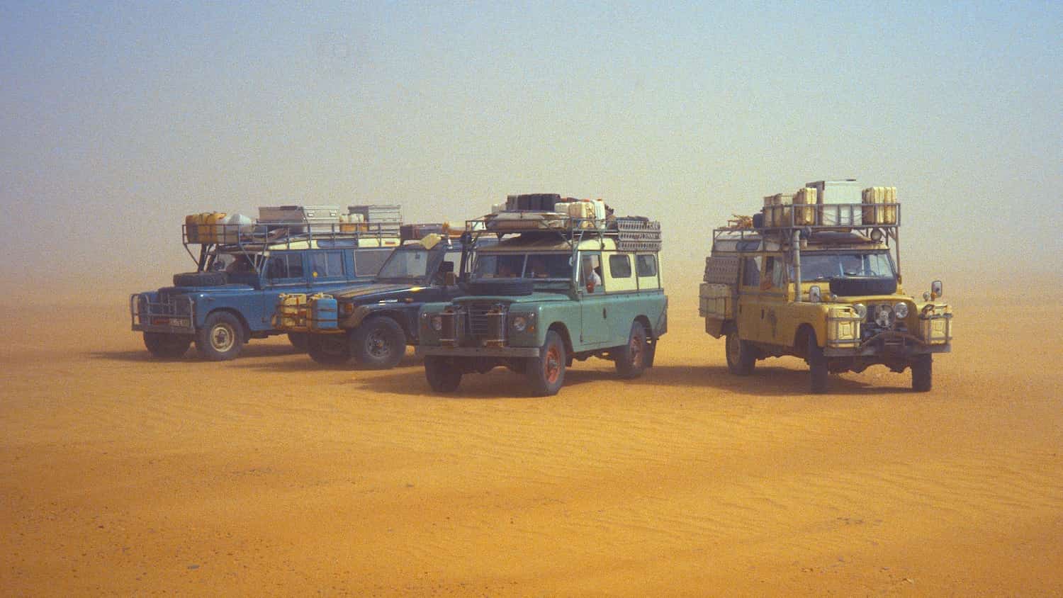 Aussitzen eines Sandsturms in Algerien - Landrover Leidensgemeinschaft