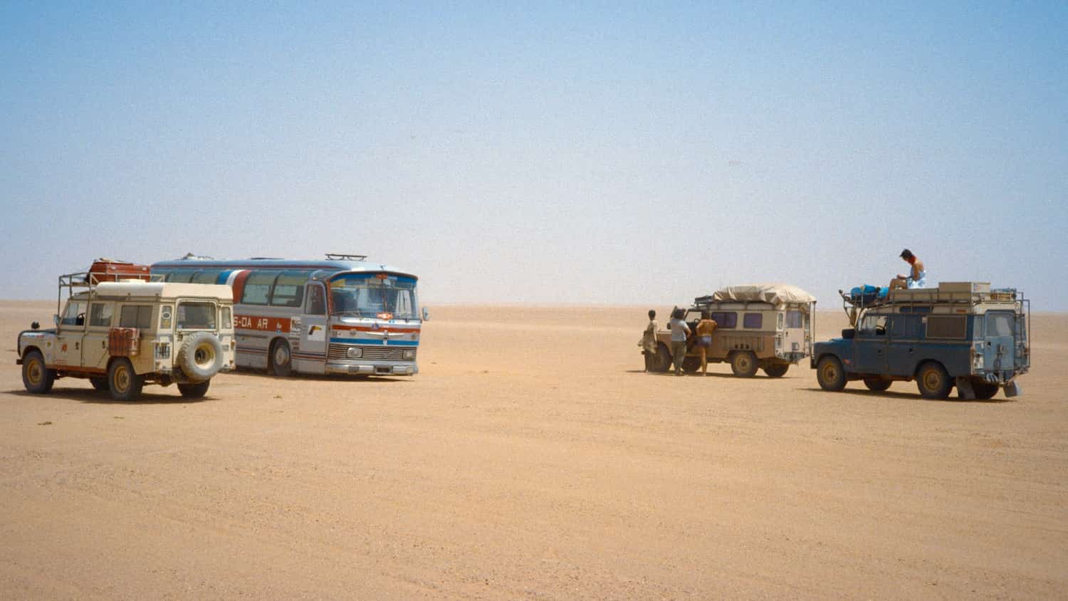 Tanezrouft Piste in Algerien - Zusammenreffen mit anderen Saharafahrern