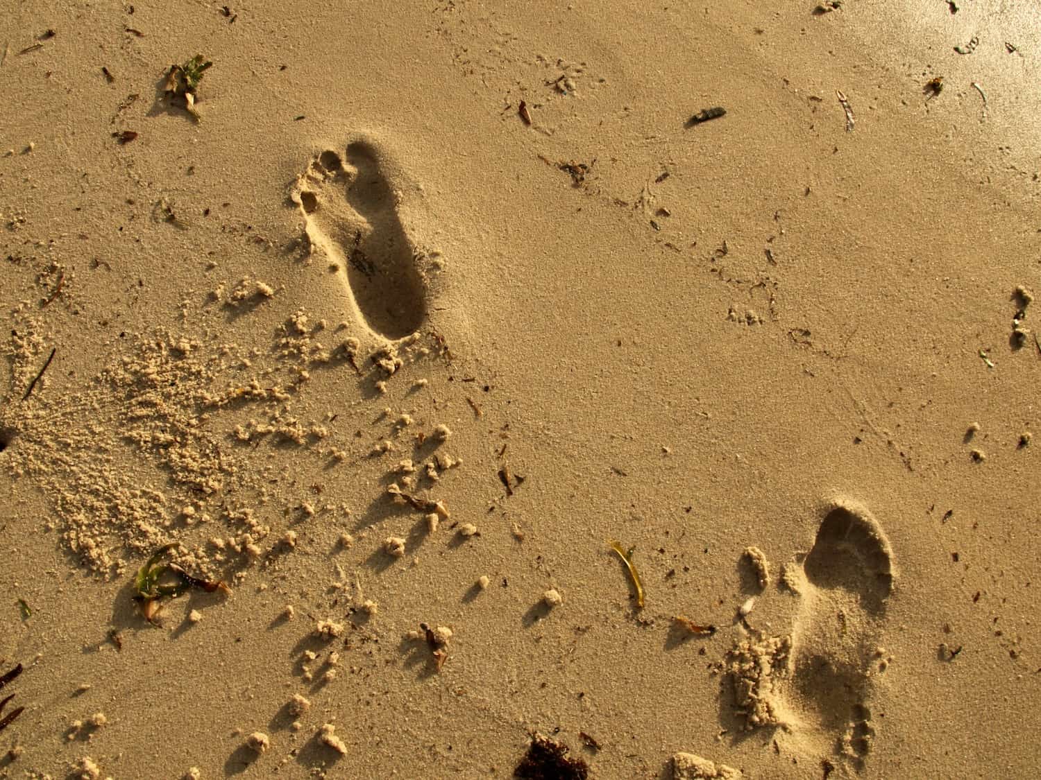 Tiwi Beach Fußspuren im Sand
