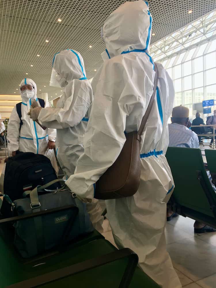 Ganzkörperanzüge am Flughafen Addis Abeba